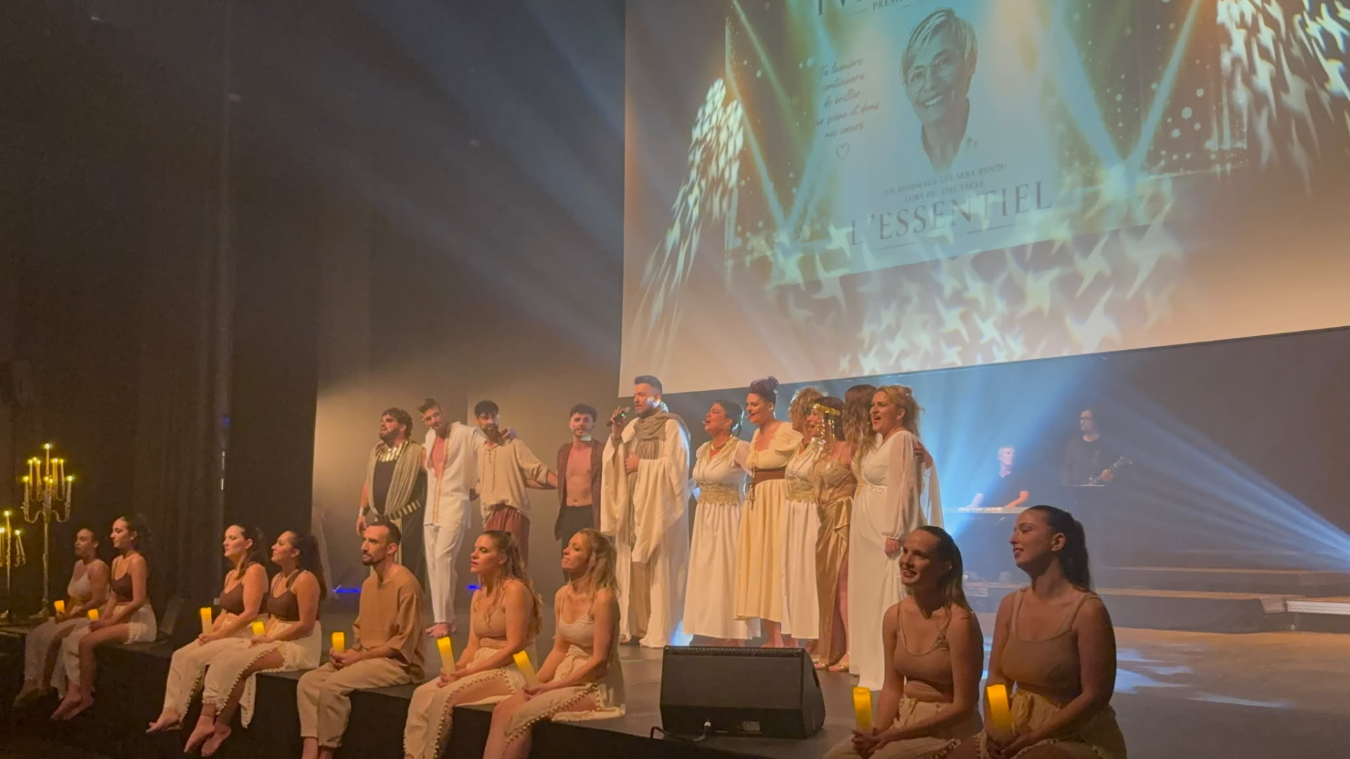 Les artistes All Events sur scène dans le spectacle L’Essentiel